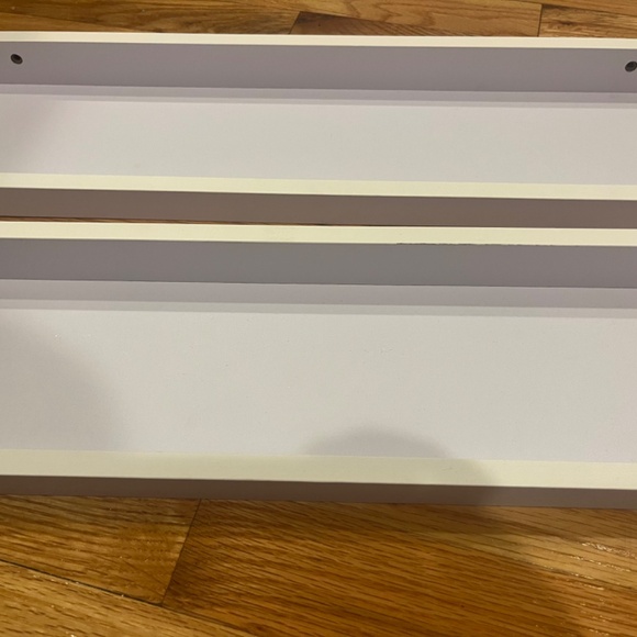 White shelves - Picture 3 of 3